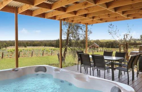 Pokolbin Casa | Rose at the Vineyard