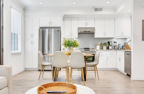 Mid Central Casa | Rose Bowl Retreat: Pasadena Gem