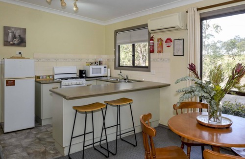 Pokolbin Cabina | Rose Cabin 7 - 1 bedroom with 1 x queen bed