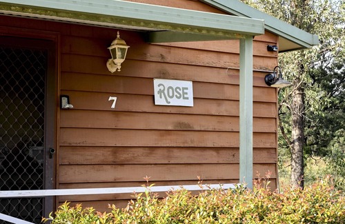 Pokolbin Cabina | Rose Cabin 7 - 1 bedroom with 1 x queen bed