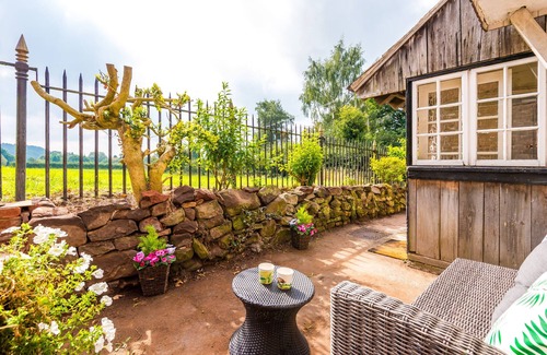 Cheshire West and Chester Cabaña | Rose Cottage