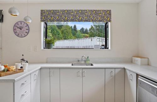 Lake Coleridge Casa | Rose Cottage - Lake Coleridge Holiday Home