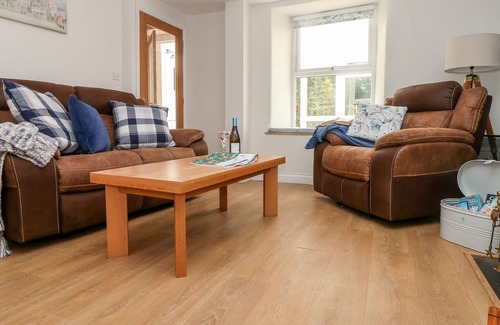 Illogan Cabaña | ROSE COTTAGE, pet friendly, with a garden in Illogan