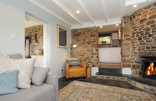 Callington Cabaña | ROSE COTTAGE, with hot tub in Callington