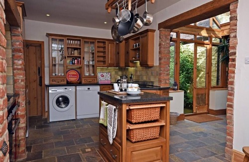 Alnmouth Cabaña | ROSE HOUSE, pet friendly, luxury holiday cottage in Alnmouth