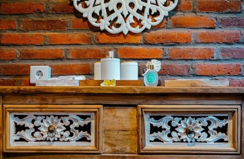 Celuk Cama Y Desayuno | Rose luxury tropical eden forest view