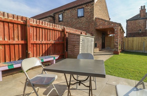 Barlby Casa | ROSE, pet friendly, character holiday cottage in Barlby