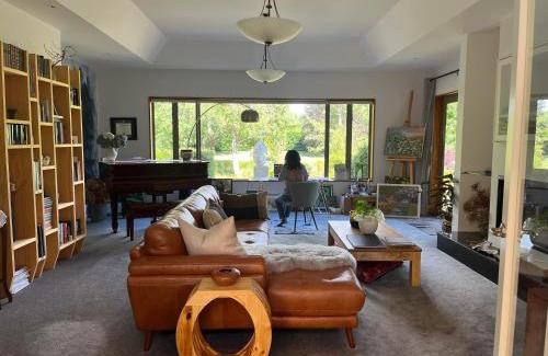 Waikuku Casa | Rose & Stream Retreat
