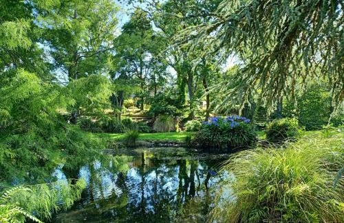 Waikuku Casa | Rose & Stream Retreat