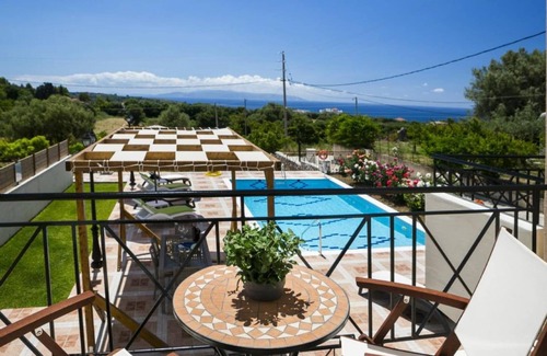 Kaligata Villa | Rose Villa in Svoronata