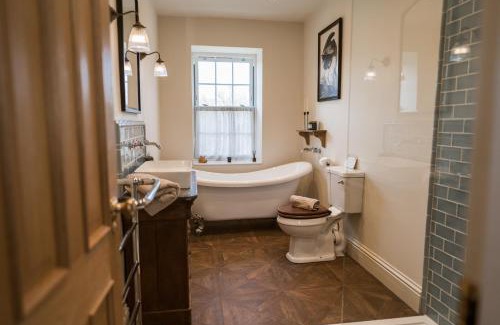 Gartocharn Casa | Rosebank Cottage - Hot Tub & Log Stove