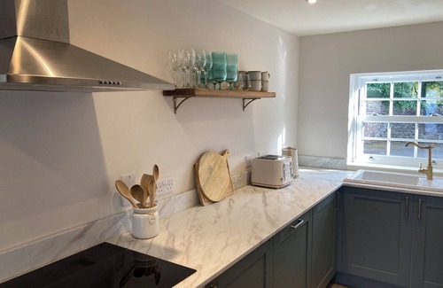 Alexandria Cabaña | Rosebank cottage with hot tub and log burner in Loch Lomond National Park
