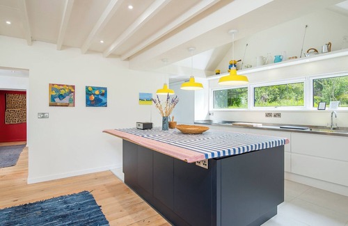 Kilgetty Cabaña | Rosemary Cottage, Holiday Cottage West Williamston, near Carew , Sleeps 5, 3 bedrooms, bathrooms