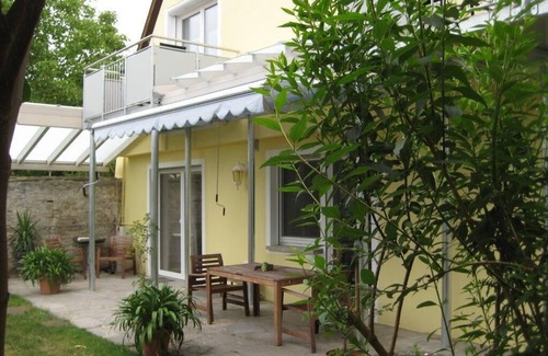 Sommerhausen Apartamento | Apartamento mágico de rosa con marco expuesto en 1. Piso para max. 2 personas