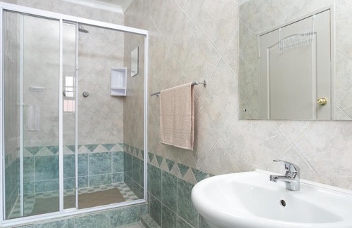 Fichardt Park Casa | Rosepark Guesthouse