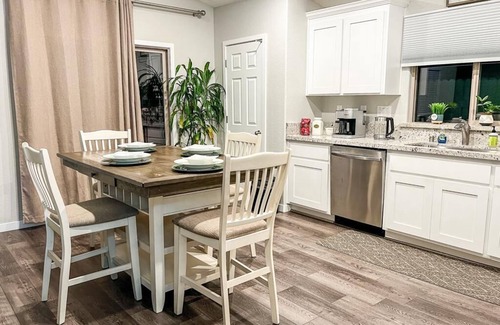 Roseville Casa | ROSEVILLE GETAWAY