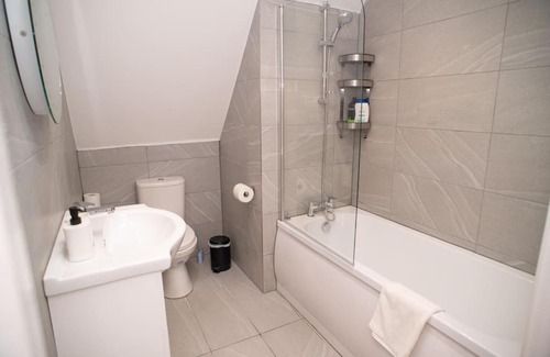 Kidlington Apartamento | Rosey Lodge -1Bedroom Cousy Flat - Parking, Netflix, WIFI - Close to Blenheim Palace & Oxford - F5