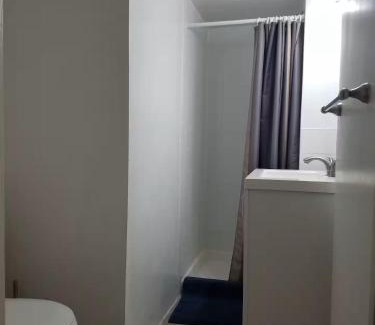 Roslyn Casa | Roslyn Room 1 Private Bathroom