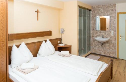 Strass im Attergau Cama Y Desayuno | ROSSLWIRT-Rast