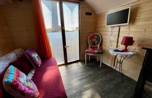 Vauvert Casa | Roulotte en Camargue-Hébergement insolite "LA ROULOTTE DE ROMIE", à 15 minutes d'AIGUES-MORTES