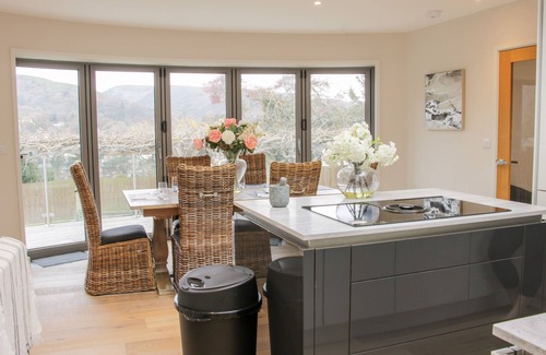 Church Stretton Cabaña | ROUND HOUSE, family friendly, with hot tub in Church Stretton