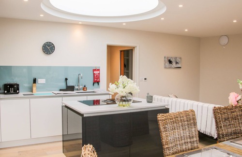 Church Stretton Cabaña | ROUND HOUSE, family friendly, with hot tub in Church Stretton