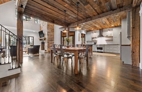 Nebo Casa | Row House | Lakefront Luxury, Gas Grill & Fire Pit!
