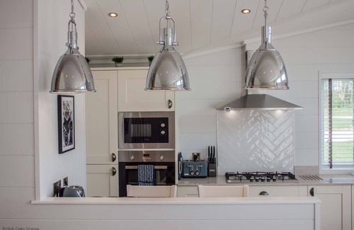 Pickering Chalet De Esquí | Rowan Lodge | sleeps 4 - Hot Tub, Dog Friendly - 5* Gold Award