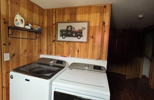 Baraboo Otro | Roy's Modern Farmhouse by Devil's Lake