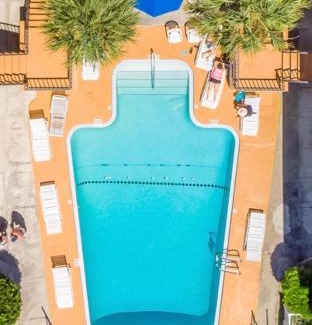 Clearwater Beach Hotel | Royal Canadian Motel