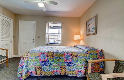 Clearwater Beach Hotel | Royal Canadian Motel