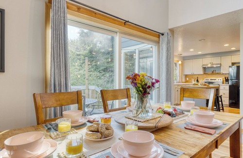 Arch Cape Casa | Royal Canoe by AvantStay | Walk to the Shore + Private Yard