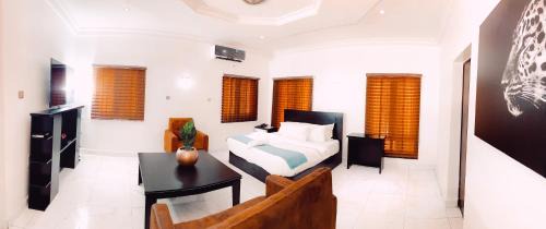 Port Harcourt Casa | Royal Court Lounge & Boutique Hotel