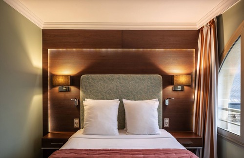 Faubourg-du-Roule Hotel | Royal Garden Champs-Elysées