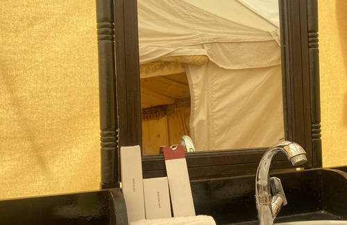 Kanoi Hotel | Royal Golden Camp