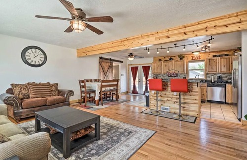 Canon City Casa | Royal Gorge Pool House- Heated Pool & Hot Tub!