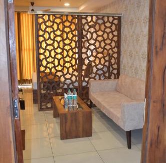Zirakpur Apartamento | Royal Holiday Homes