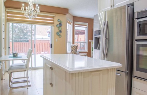 Brampton Casa | Royal Luxury | Central Home w/ Gazebo | By Toronto