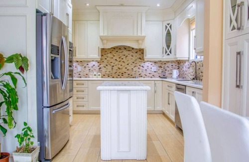 Brampton Casa | Royal Luxury | Central Home w/ Gazebo | By Toronto