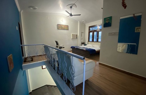 Unnao Otro | Royal Palm Villa