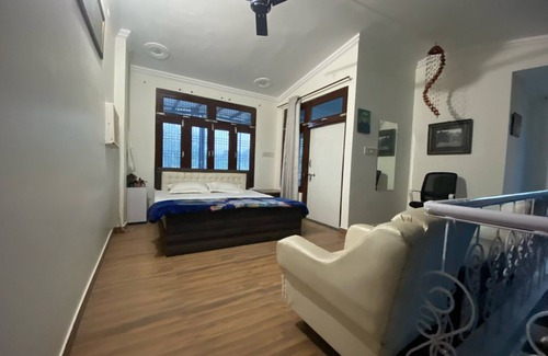 Unnao Otro | Royal Palm Villa