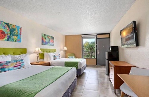 Historic Downtown Kissimmee Hotel | Royal Park Orlando Peaceful Room with 2 DBL Beds and Pool