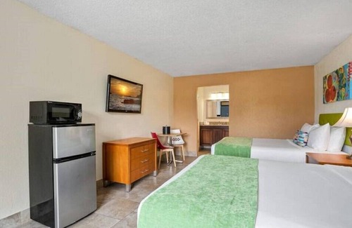 Historic Downtown Kissimmee Hotel | Royal Park Orlando Peaceful Room with 2 DBL Beds and Pool