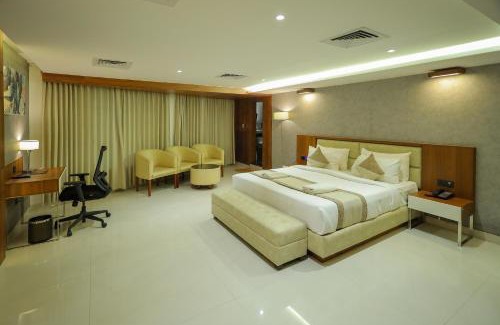 Hampankatta Hotel | Royal Plaza Suites by RAK Rooms, Mangaluru