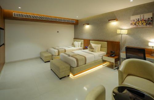 Hampankatta Hotel | Royal Plaza Suites by RAK Rooms, Mangaluru