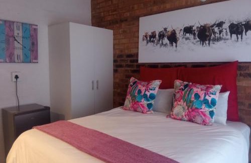 Downtown Johannesburg Cama Y Desayuno | Royal Stina Hotel-style with Swimming pool