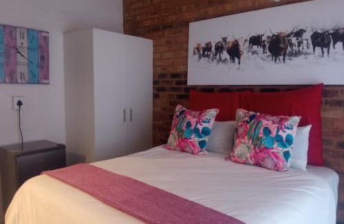 Downtown Johannesburg Cama Y Desayuno | Royal Stina Hotel-style with Swimming pool