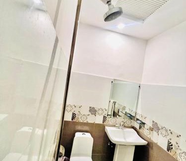 Gulberg Hotel | Royalton Inn Hotel - Liberty