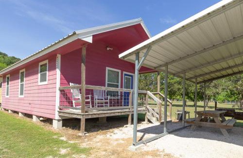 New Braunfels Casa | RR 9122WC Wine Cup Cabin