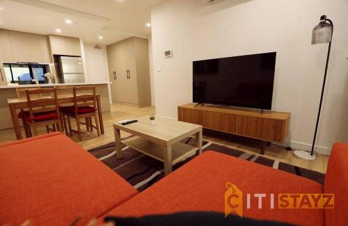 Phillip Apartamento | Ruby Red, 1Bd 1Bth Apt - Woden CBD